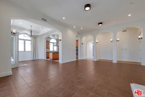 $1,300,000 | 1610 Camden Avenue, Unit 401, Los Angeles, CA 90025