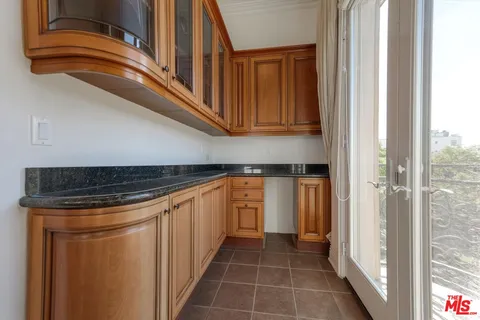 $1,300,000 | 1610 Camden Avenue, Unit 401, Los Angeles, CA 90025