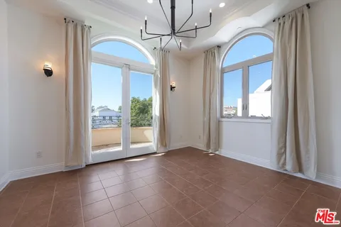 $1,300,000 | 1610 Camden Avenue, Unit 401, Los Angeles, CA 90025