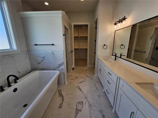 $747,500 | 11242 South Sunray Drive, Olathe, KS 66061