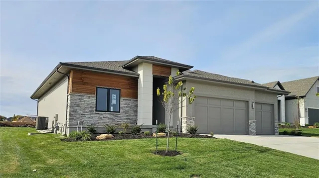 $747,500 | 11242 South Sunray Drive, Olathe, KS 66061