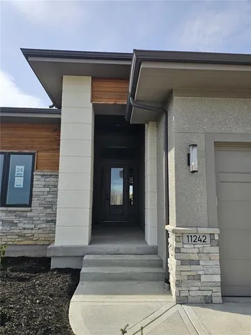 $747,500 | 11242 South Sunray Drive, Olathe, KS 66061