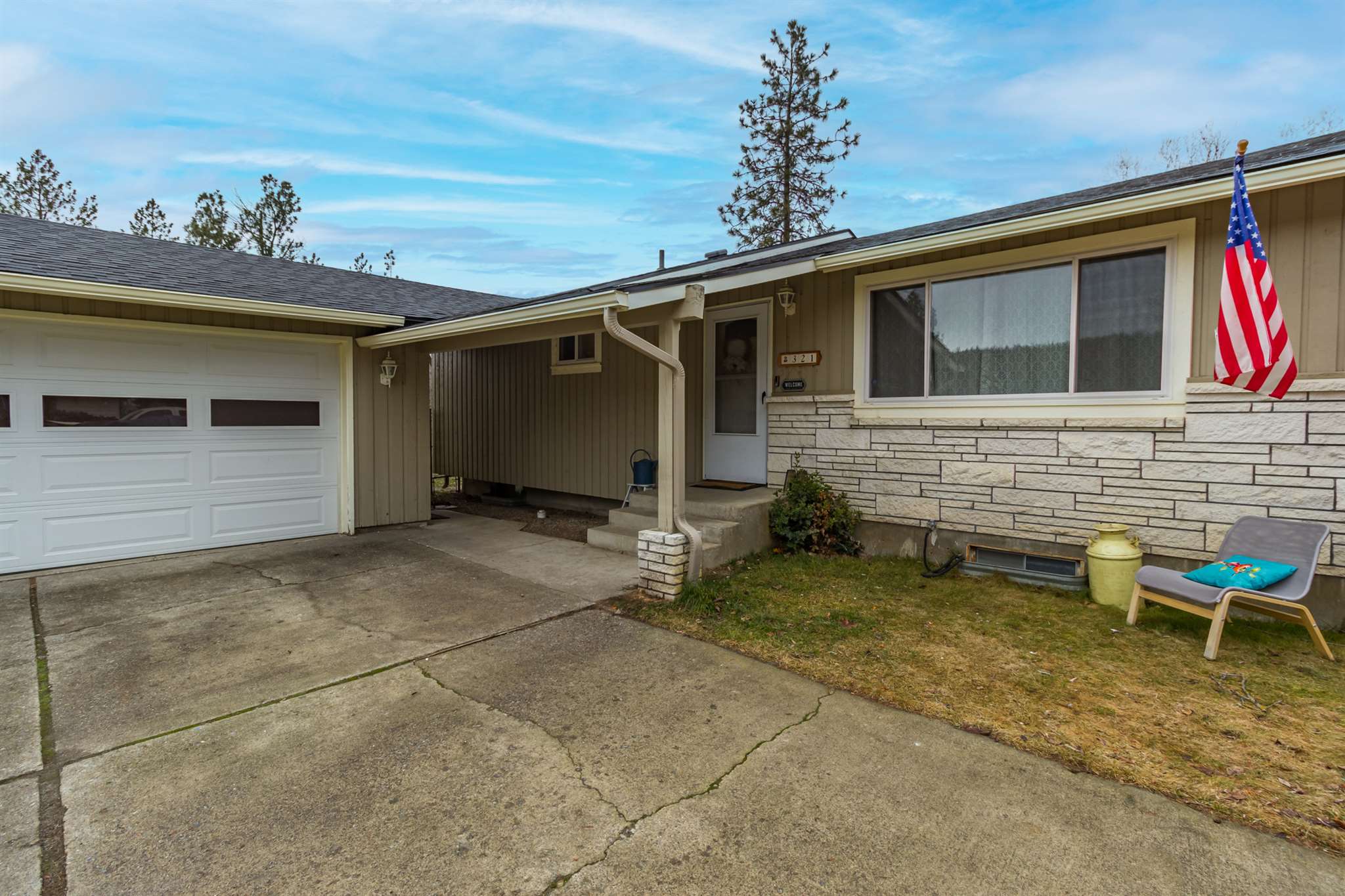 321 East Shore Road Nine Mile Falls, WA 99026 - Photo 2 of 25 Gallery Image 2