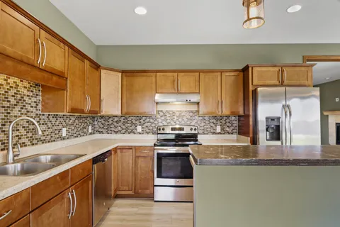$519,900 | 260 South Goldenrod Drive, Sun Prairie, WI 53590