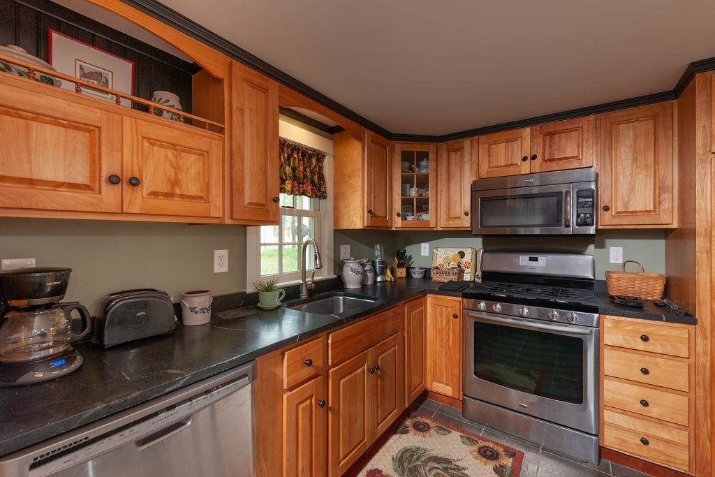 46 Simpson Hill Road York, ME 03909 - Photo 3 of 18 Gallery Image 3