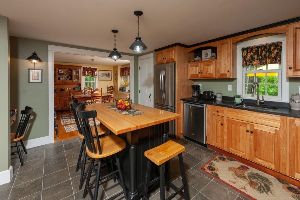 46 Simpson Hill Road York, ME 03909 - Photo 4 of 18 Gallery Image 4