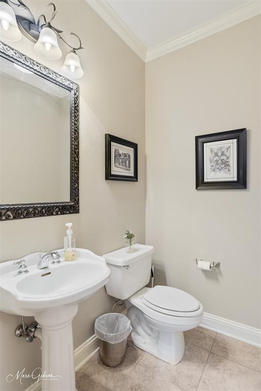 2228 Grapevine Lane Haughton, LA 71037 - Photo 21 of 25 a bathroom with a toilet a sink and mirror