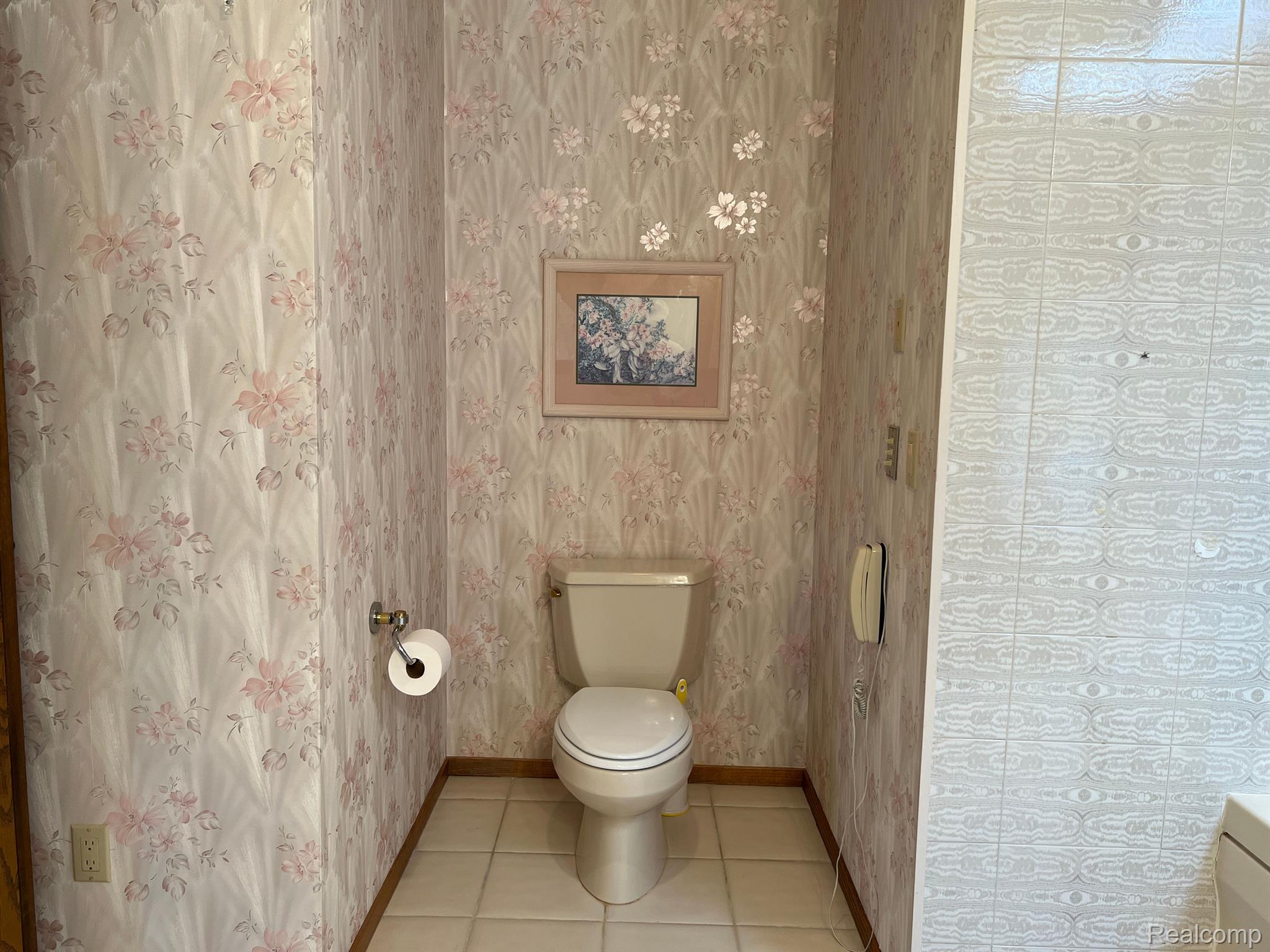14774 Elwell Road Belleville, MI 48111 - Photo 27 of 33 MASTER BATH TOILET AREA