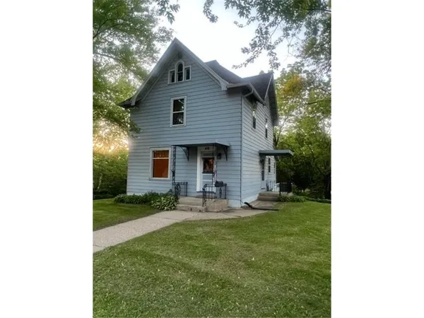 $1,950 | 416 1st Street Southwest, Faribault, MN 55021