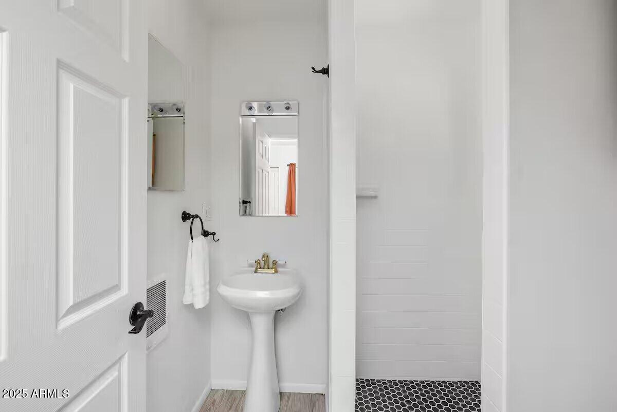 1822 Idylwild Road Prescott, AZ 86305 - Photo 13 of 25 a bathroom with a sink