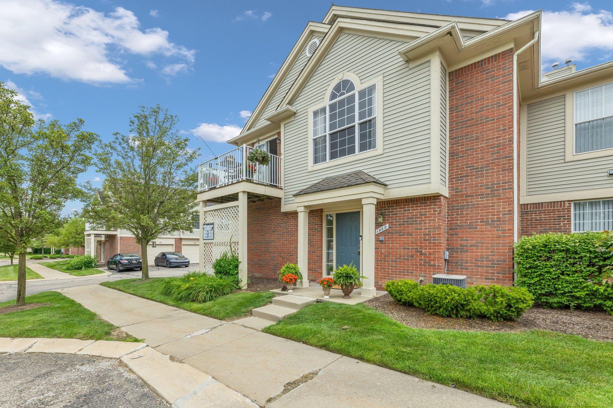 1968 Flagstone Circle Rochester, MI 48307 - Photo 2 of 24 50148002-afed5ef2-a60f-449d-8317-93a916752f60.JPG