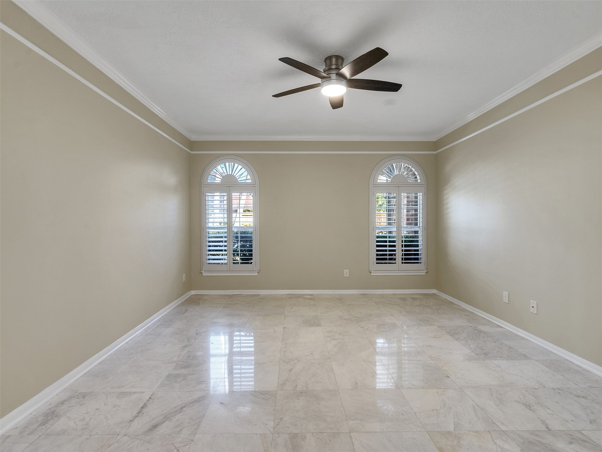 4414 Santee Drive Baytown, TX 77521 - Photo 21 of 50 a view of livingroom and window