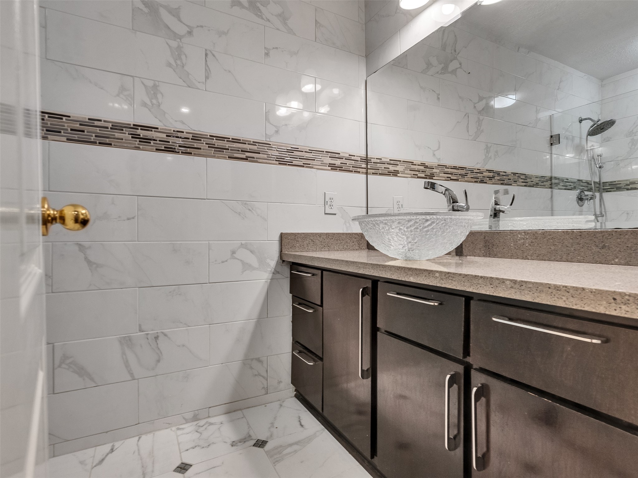 4414 Santee Drive Baytown, TX 77521 - Photo 39 of 50 a bathroom with a sink and mirror