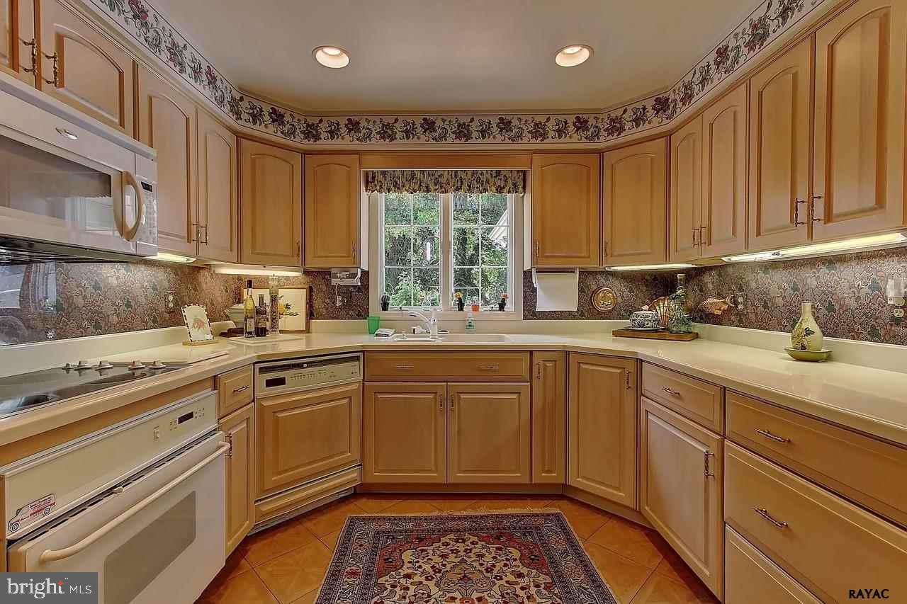 1000 Grantley Road York, PA 17403 - Photo 8 of 36 Gallery Image 8