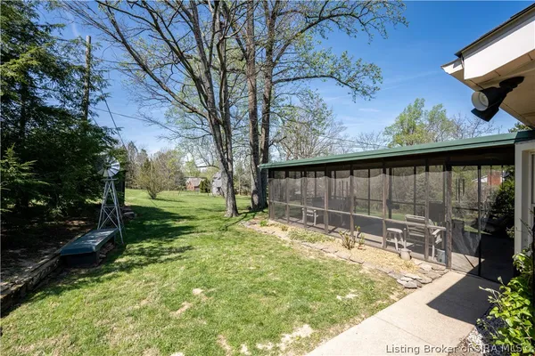 $400,000 | 41 Hilltop Road, Floyds Knobs, IN 47119