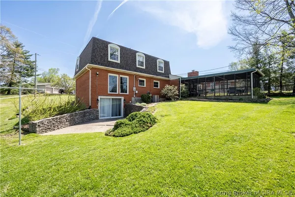$400,000 | 41 Hilltop Road, Floyds Knobs, IN 47119