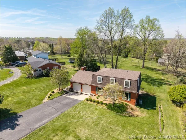 $400,000 | 41 Hilltop Road, Floyds Knobs, IN 47119