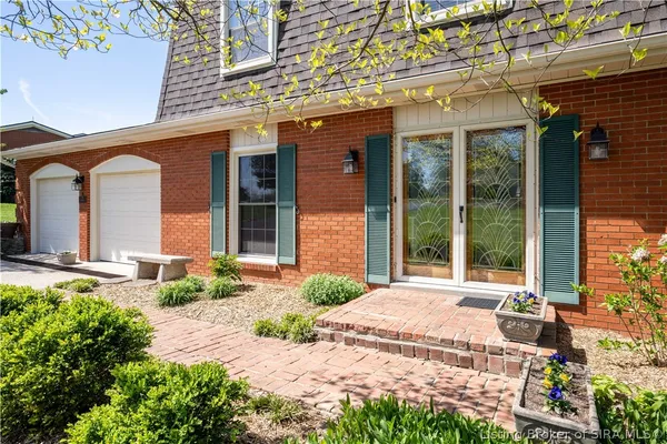 $400,000 | 41 Hilltop Road, Floyds Knobs, IN 47119