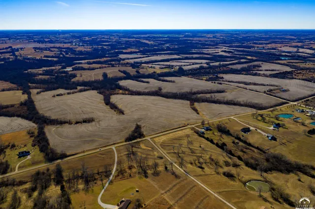 $950,000 | 18550 118th Street, McLouth, KS 66054