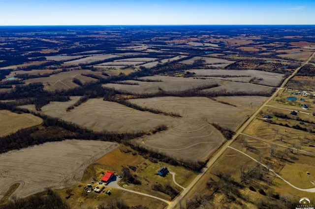 $950,000 | 18550 118th Street, McLouth, KS 66054