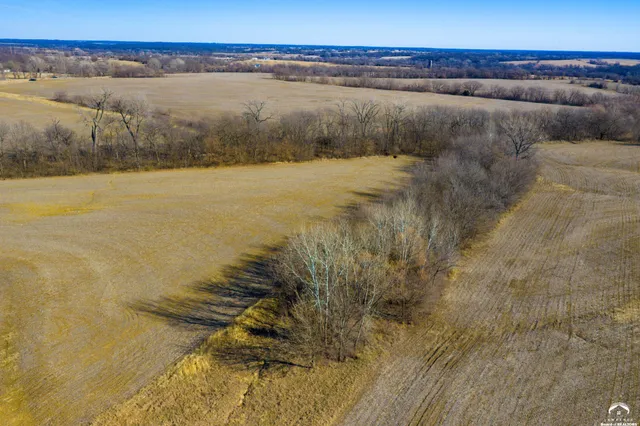 $950,000 | 18550 118th Street, McLouth, KS 66054