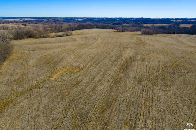 $950,000 | 18550 118th Street, McLouth, KS 66054