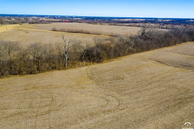 $950,000 | 18550 118th Street, McLouth, KS 66054