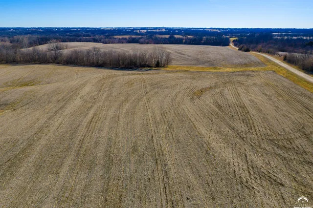 $950,000 | 18550 118th Street, McLouth, KS 66054