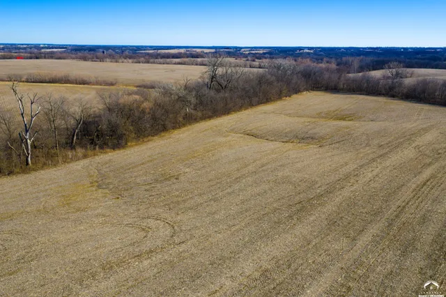 $950,000 | 18550 118th Street, McLouth, KS 66054