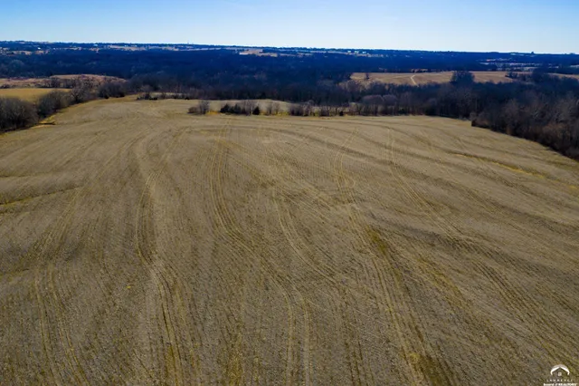 $950,000 | 18550 118th Street, McLouth, KS 66054