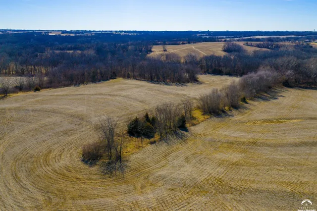 $950,000 | 18550 118th Street, McLouth, KS 66054