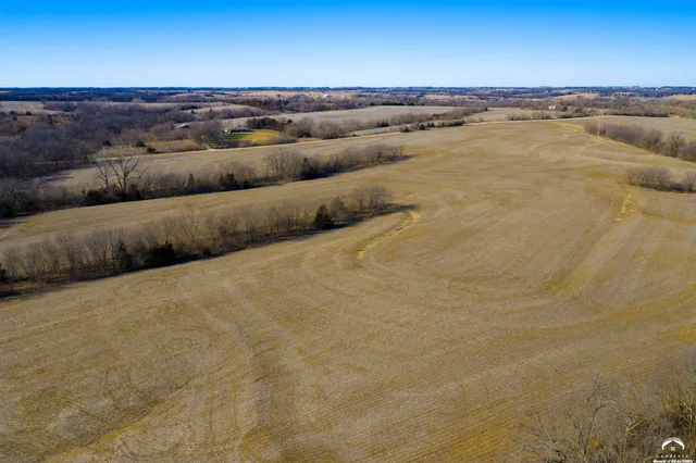 $950,000 | 18550 118th Street, McLouth, KS 66054