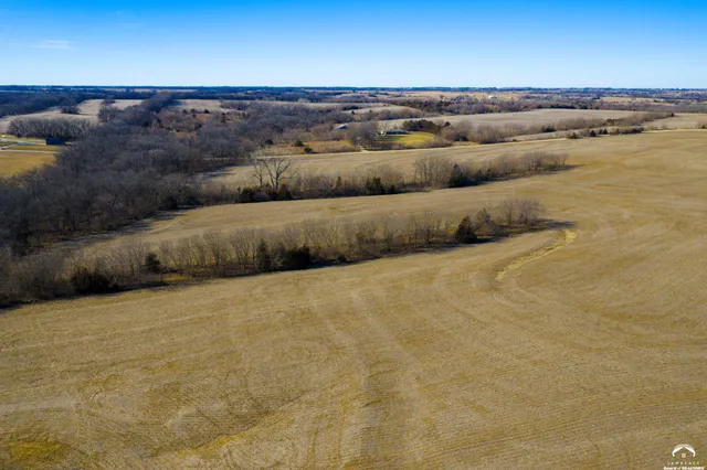 $950,000 | 18550 118th Street, McLouth, KS 66054