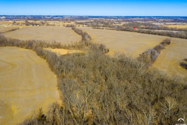 $950,000 | 18550 118th Street, McLouth, KS 66054