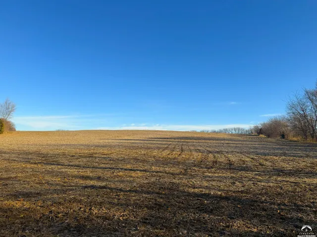 $950,000 | 18550 118th Street, McLouth, KS 66054