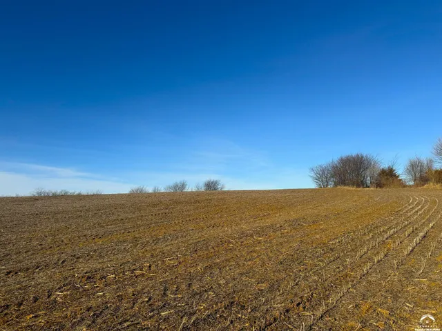 $950,000 | 18550 118th Street, McLouth, KS 66054