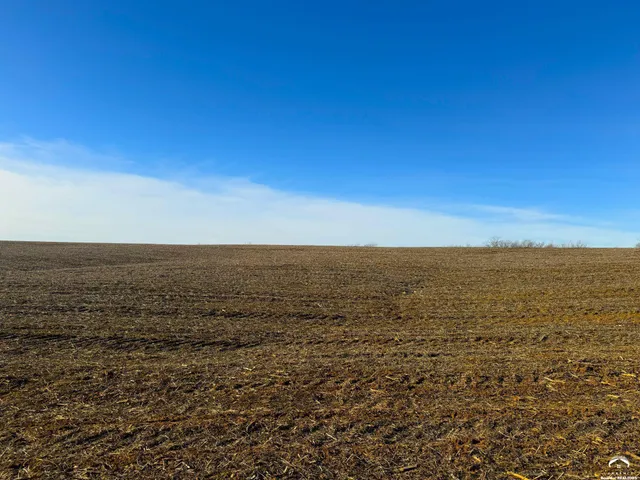 $950,000 | 18550 118th Street, McLouth, KS 66054