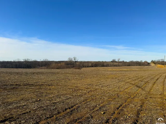 $950,000 | 18550 118th Street, McLouth, KS 66054