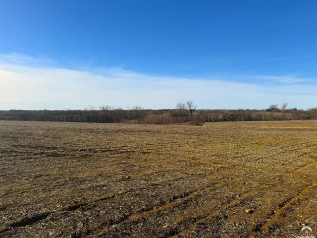 $950,000 | 18550 118th Street, McLouth, KS 66054