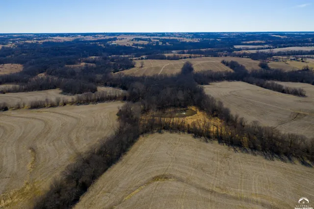 $950,000 | 18550 118th Street, McLouth, KS 66054