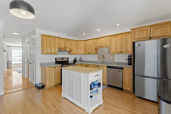 $399,900 | 6 Tammy Court, Unit B, Hudson, NH 03051