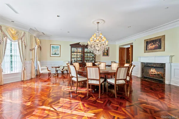 $9,807,230 | 660 Chicken Valley Road, Locust Valley, NY 11560