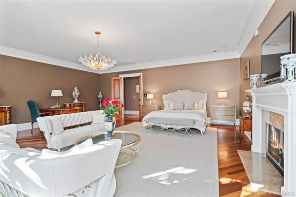 $9,807,230 | 660 Chicken Valley Road, Locust Valley, NY 11560