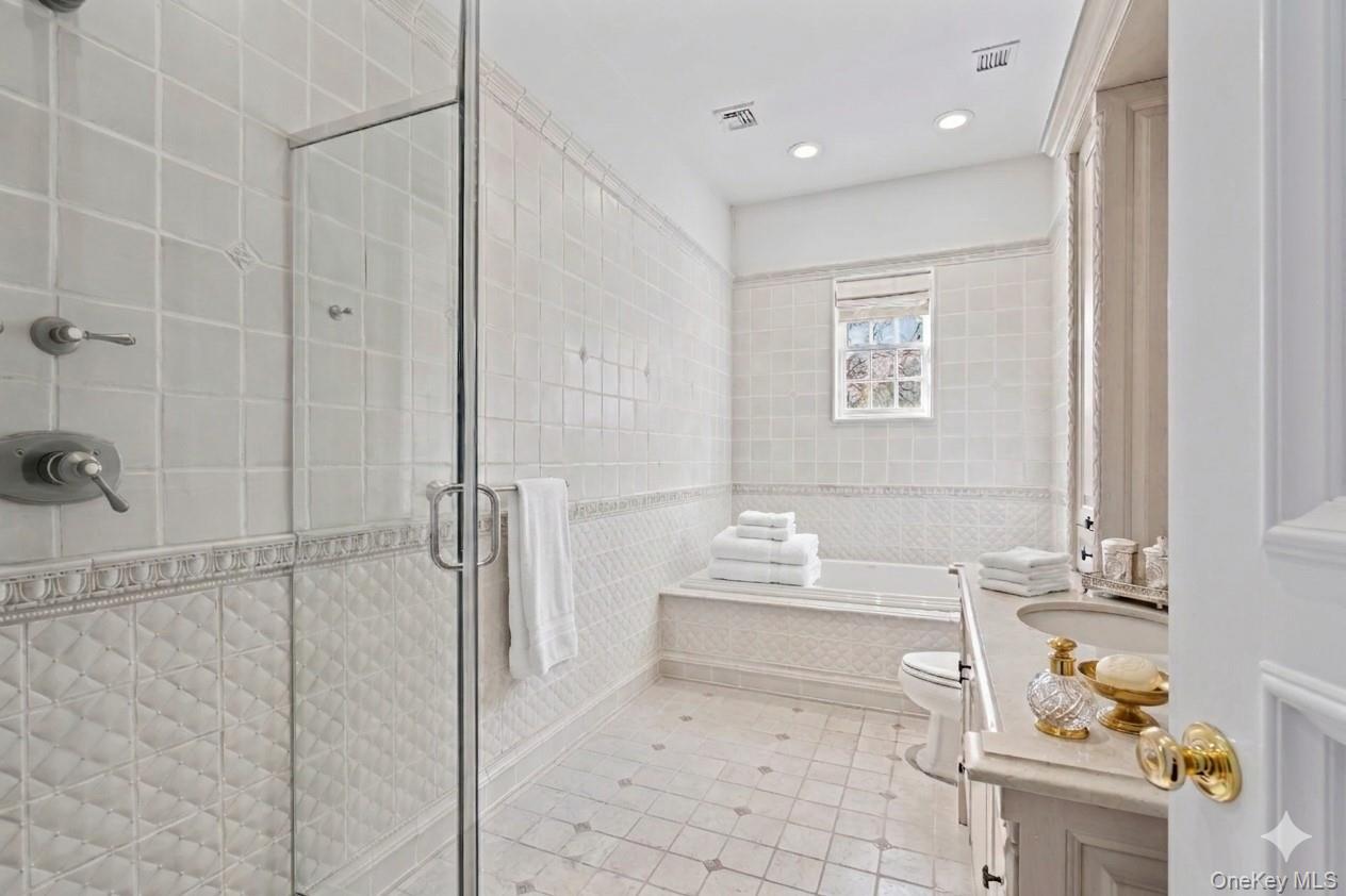 660 Chicken Valley Road Locust Valley, NY 11560 - Photo 29 of 48