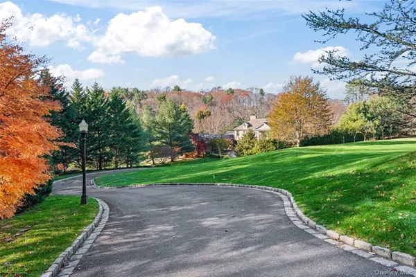 $9,807,230 | 660 Chicken Valley Road, Locust Valley, NY 11560