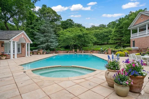 $9,807,230 | 660 Chicken Valley Road, Locust Valley, NY 11560