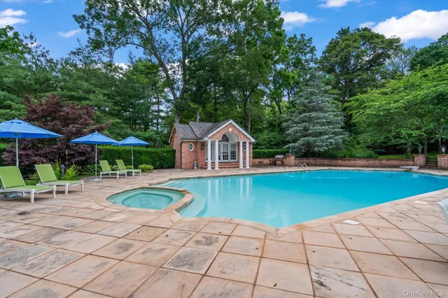 $10,800,000 | 660 Chicken Valley Road, Locust Valley, NY 11560