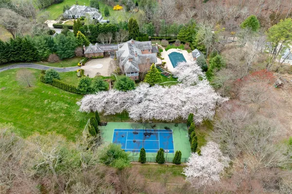 $9,807,230 | 660 Chicken Valley Road, Locust Valley, NY 11560