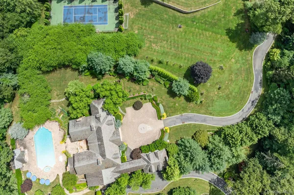$9,807,230 | 660 Chicken Valley Road, Locust Valley, NY 11560