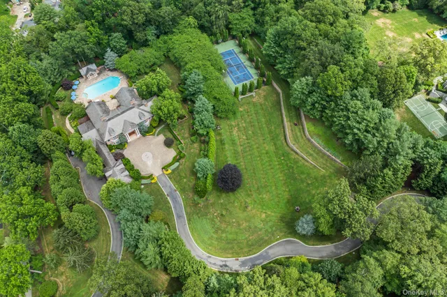 $10,800,000 | 660 Chicken Valley Road, Locust Valley, NY 11560